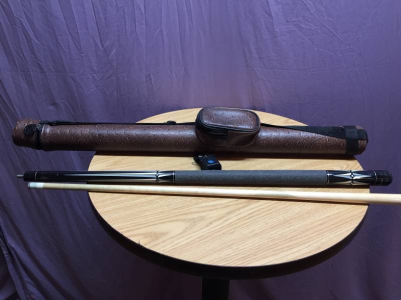 lot 132 image: Action 2 Piece Pool Cue wCase