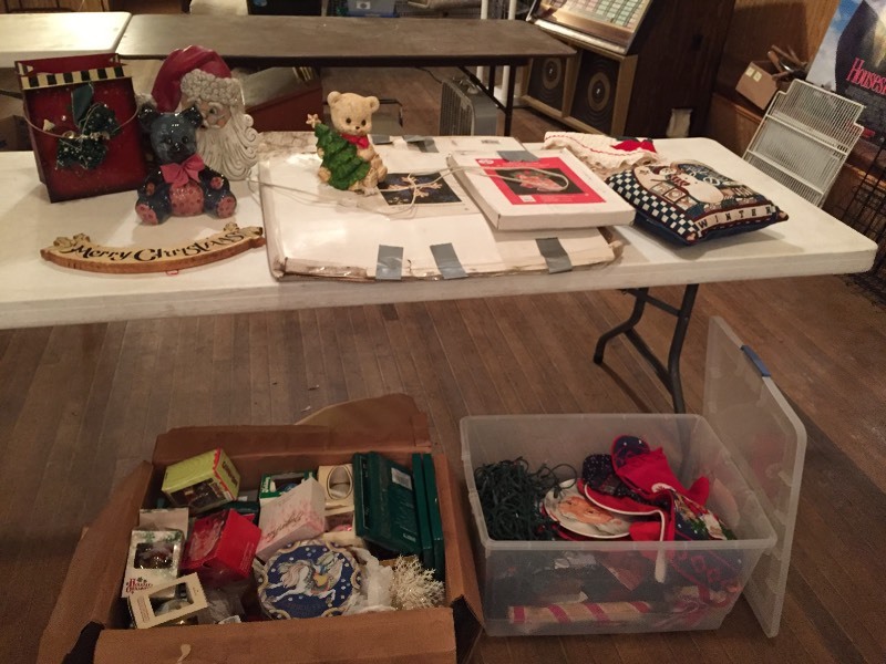 lot 148 image: Large Christmas Lot