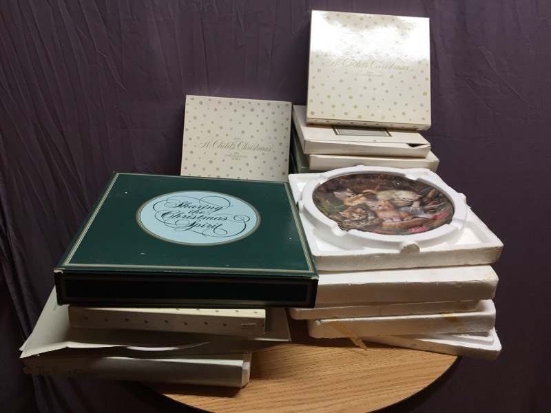 lot 143 image: Bradford Exchange & Avon Plates