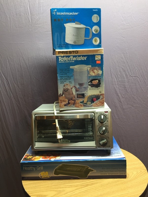 lot 146 image: Small Kitchen Appliances