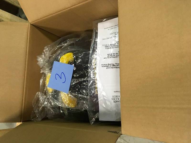 lot 3 image: STANLEY 4 Gal. Stainless Steel WetDry Vacuum in good condition