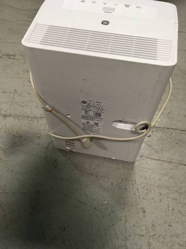 lot 85 image: GE 30 pt. Dehumidifier  in good condition