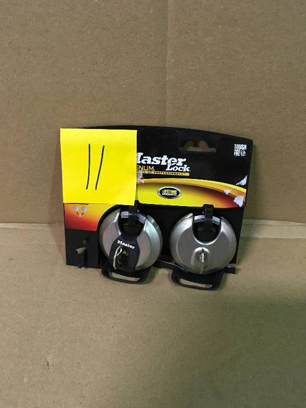 lot 11 image: Master Lock M40XT Magnum 2-34 Inch Disc Padlock 2 Pack  in good condition