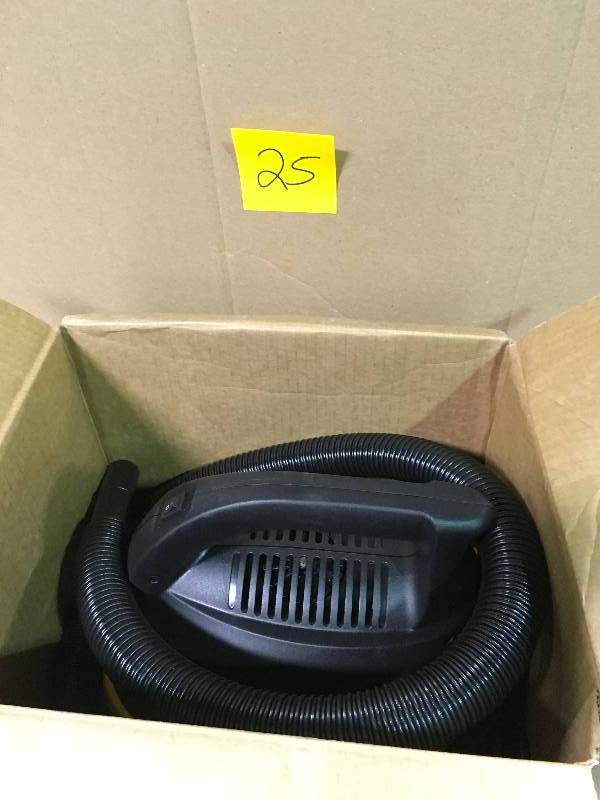 lot 25 image: Stinger 2.5 Gallon WetDry Vacuum in good condition