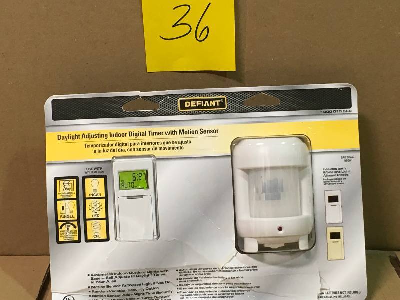lot 36 image: Defiant SunSmart 8 Amp In-Wall Digital Timer-49820 new