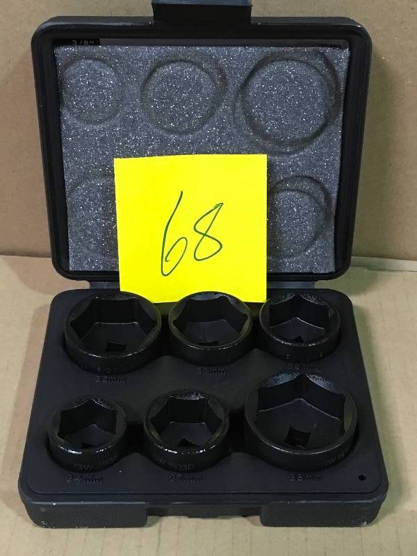 lot 68 image: GEARWRENCH 6 Pc. Oil Canister Socket Set Service Kit  in good condition