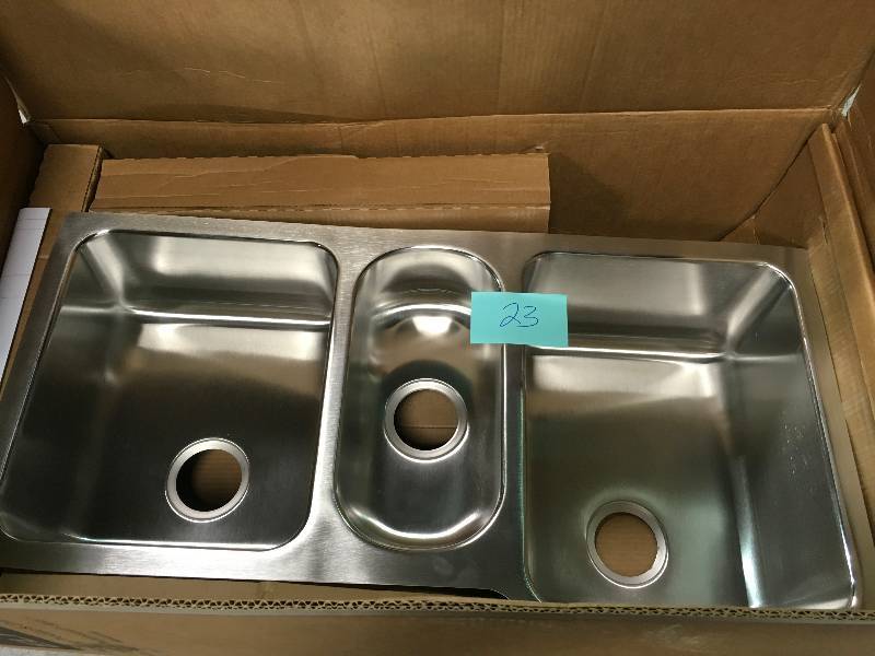 ELKAY Lustertone Undermount Stainless Steel 40 in. Triple Bowl Kitchen Sink new