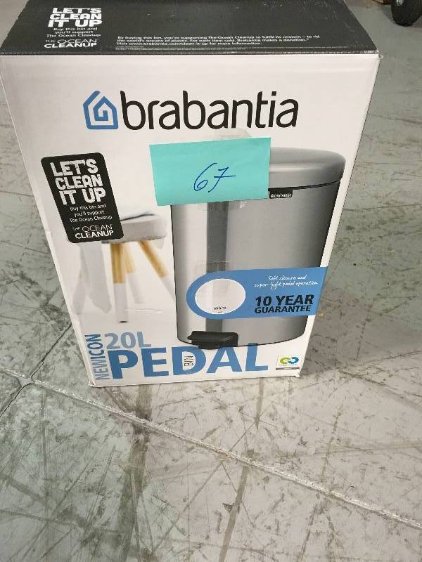 BRABANTIA 5.3 Gal. White Steel Step-On Trash Can not used