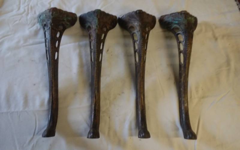 lot 17 image: Set Of 4-Vintage Cast Iron Legs - 16 Inch