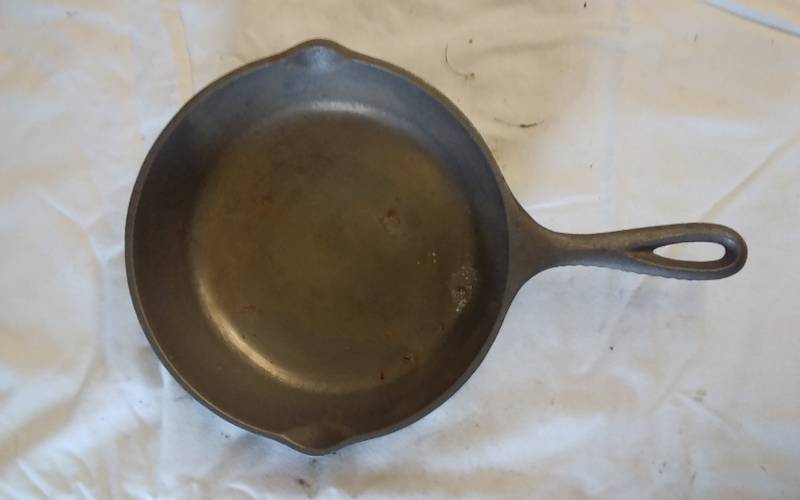 lot 20 image: Lodge Cast Iron Skillet - 8 Inch