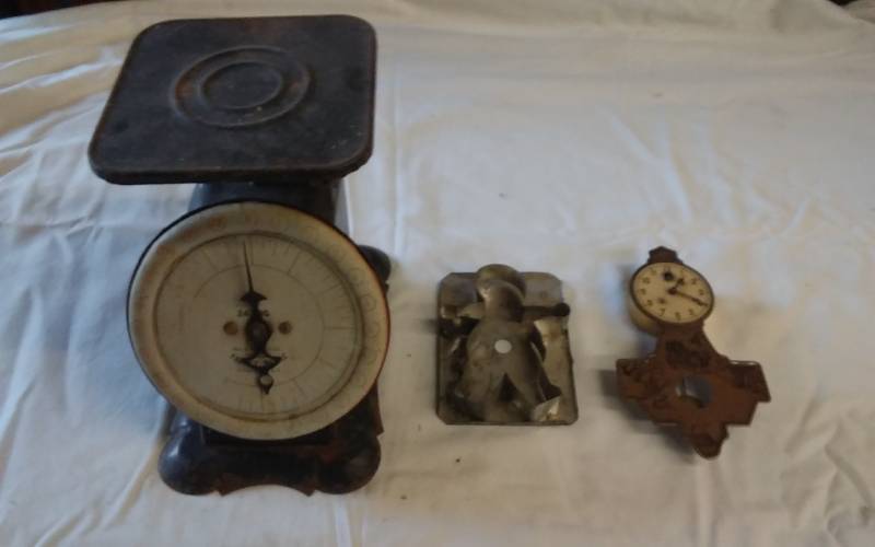lot 34 image: Vintage Clock (Lux Clock-Waterbury Conn), Old Scale & Metal Cookie Cutter
