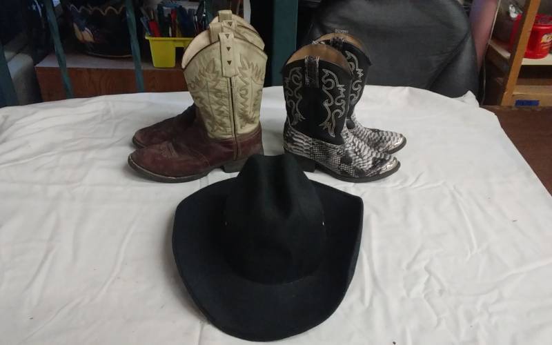 lot 41 image: 2-Pair Youth Cowboy Boots, Youth Western Hat Size M