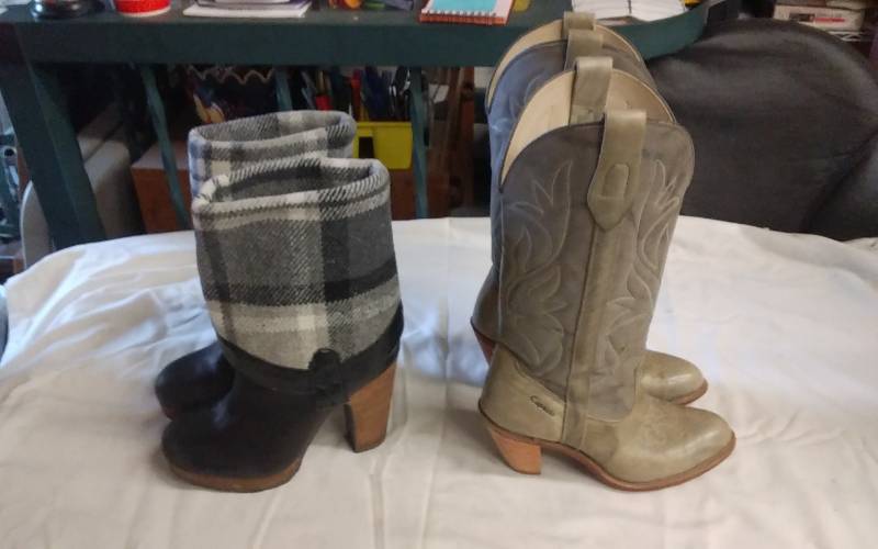lot 44 image: 2-Pair Ladies Western Boots - Size 67