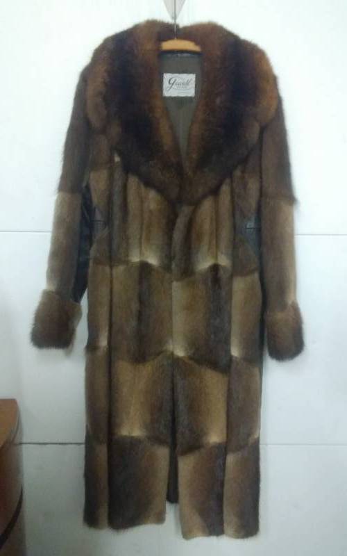 lot 63 image: Plus Size Womens Genuine Fur Coat With Leather Trim By Gruidl Furs, Mpls