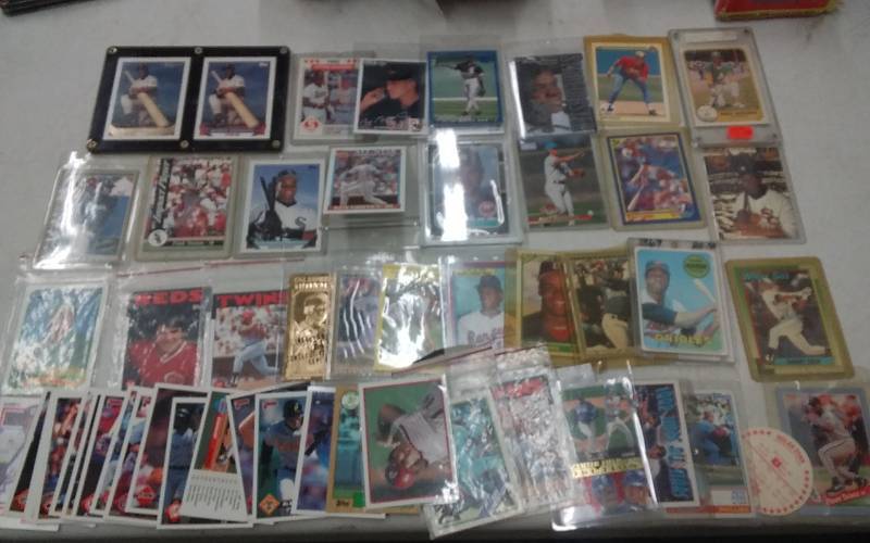 lot 81 image: Baseball Cards - Rookies, Stars, More