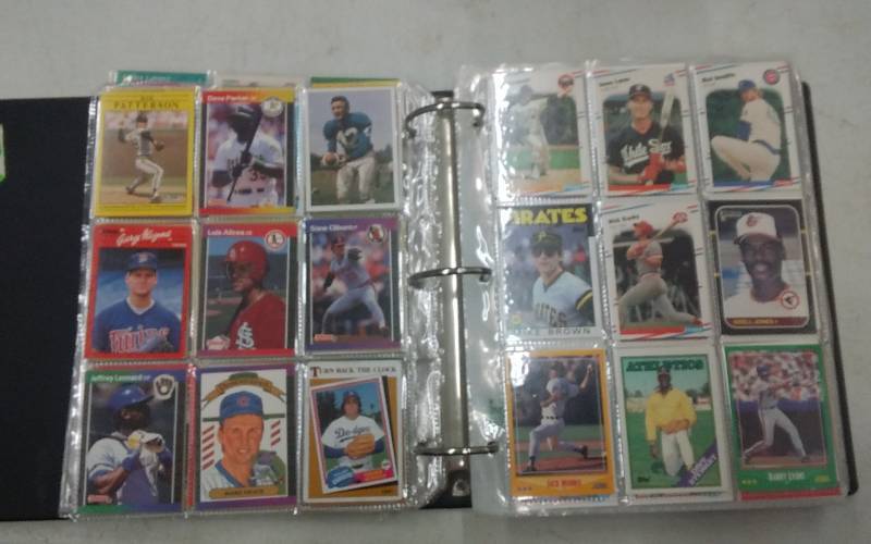 lot 82 image: Album Of Baseball Cards (1980s-1990s)