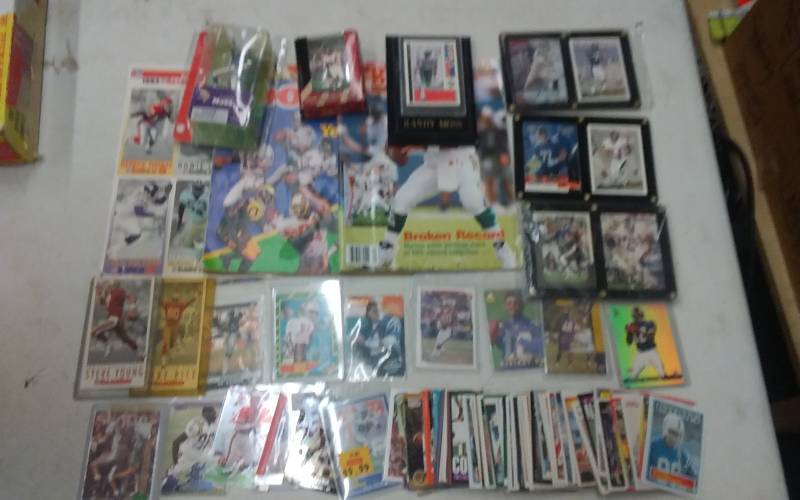lot 85 image: Football Trading Cards Rookies & Stars