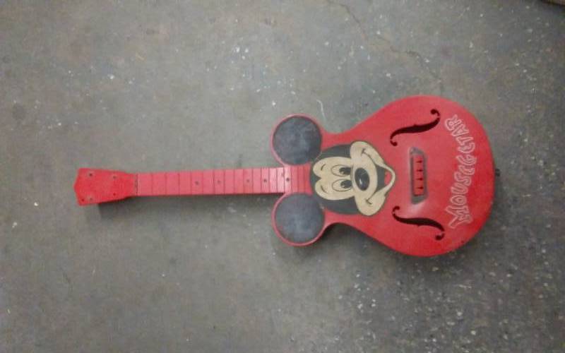 lot 100 image: Vintage Mattel Mickey Mouse Mousegetar Toy