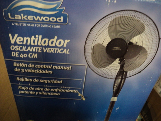 lot 5 image: Ventilador floor fan...