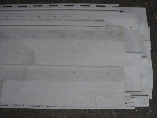lot 20 image: 13 8 x 12.5 Dutch Lap siding...
