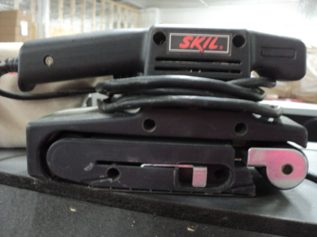 lot 21 image: skill sander...