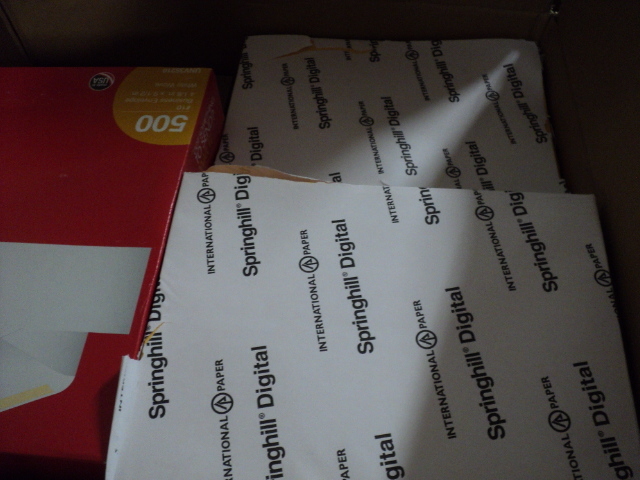 lot 34 image: 500 business envelopes, 1500 sheets...