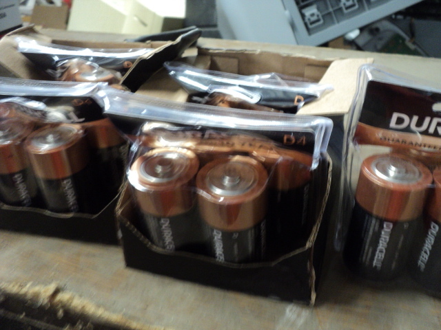 lot 57 image: 20 size D batteries...