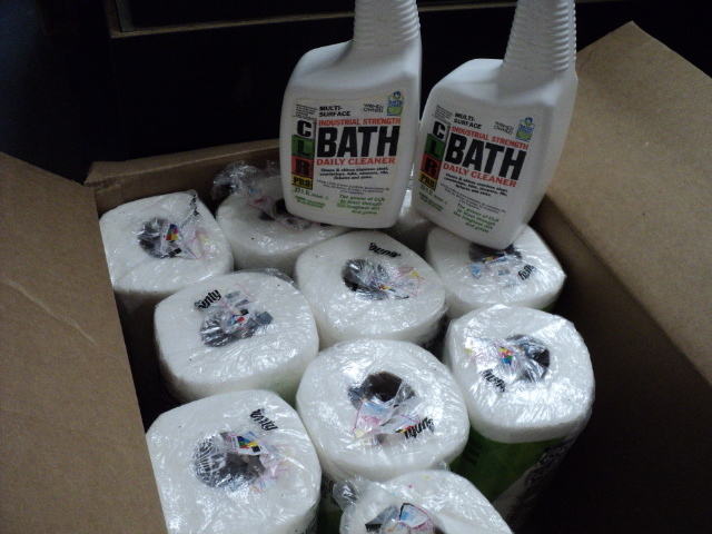 lot 86 image: 13 rolls Bounty paper towels an d2 ...