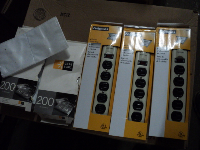 lot 123 image: 3 Fellows 6 outlet power strip and ...