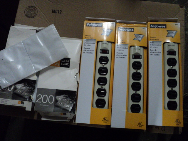 lot 124 image: 3 Fellows 6 outlet power strip and ...