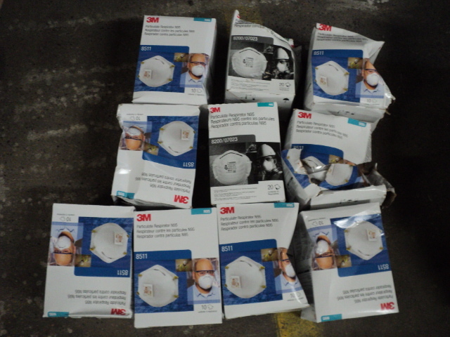 lot 127 image: 100 3M face masks...