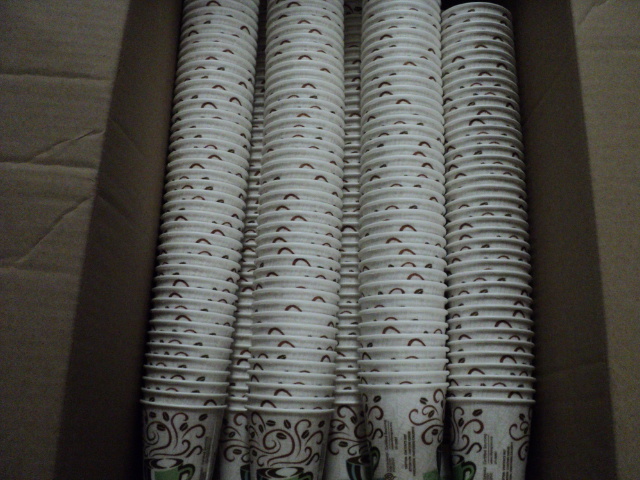 lot 129 image: 400 8 oz. cups...