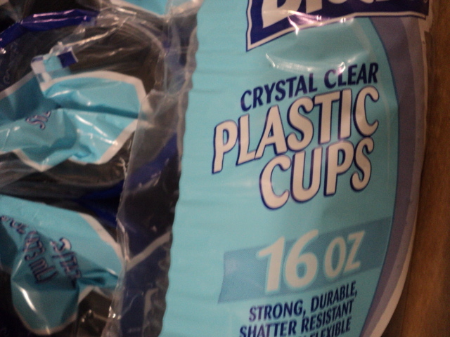 lot 152 image: 500 clear plastic 16 oz. glasses...