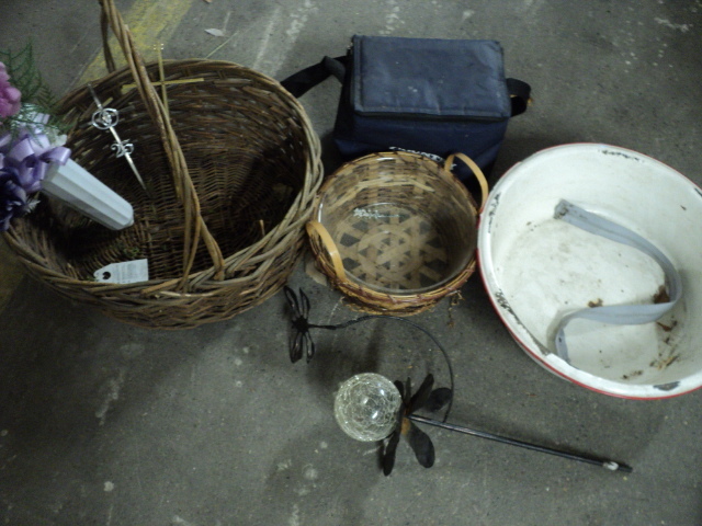 lot 205 image: enamel pan, baskets and miscellaneo...