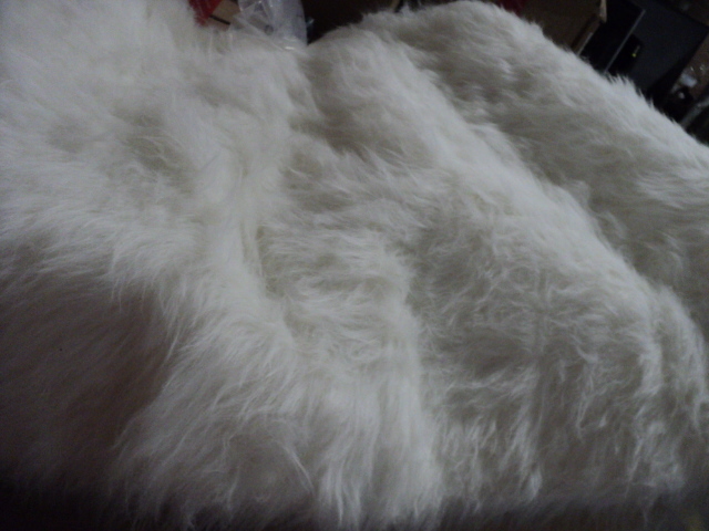 lot 239 image: Home 2x3 white faux sheep skin ru...