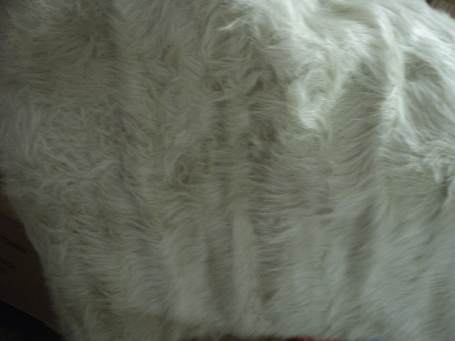 lot 240 image: Home 3x5 beige faux sheep skin ru...