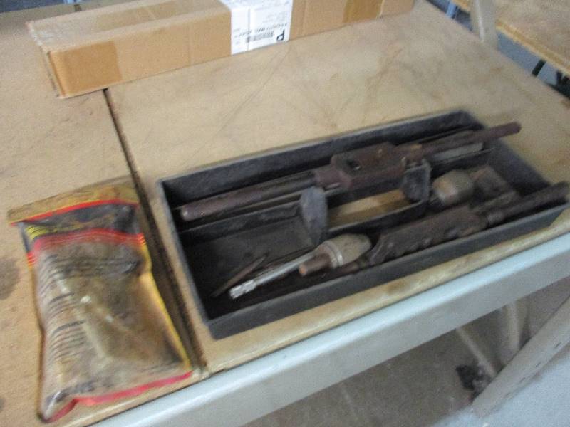 lot 12 image: Steering wheel puller