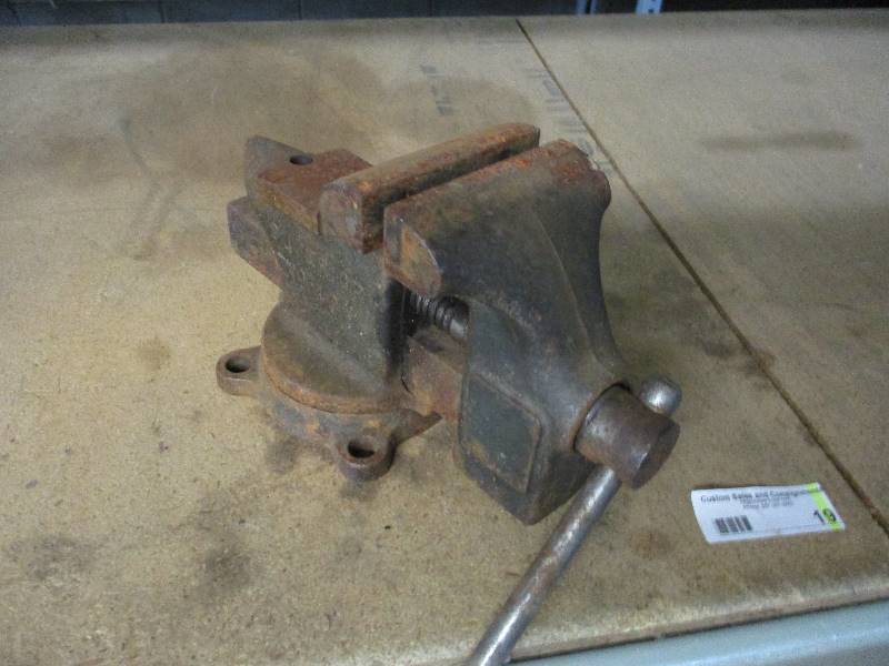 lot 19 image: 3-12 Bench Vise