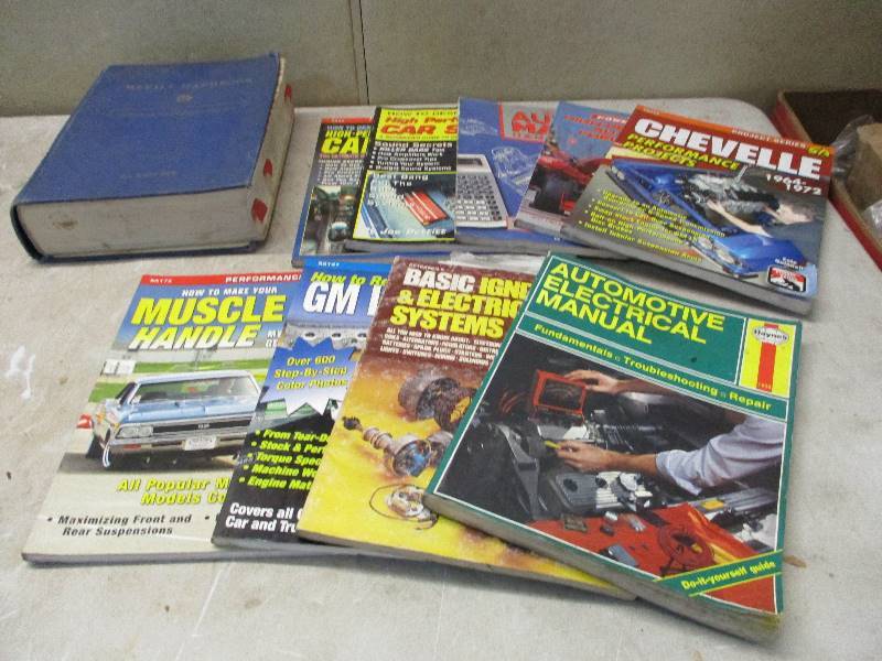 lot 22 image: Auto Manuals