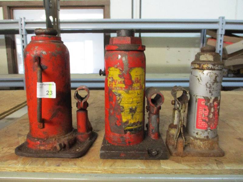 lot 23 image: Bottle Jacks