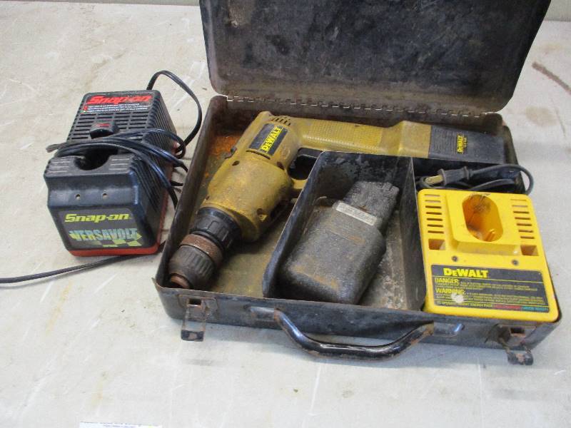 lot 29 image: Dewalt Drill kit and Snap-on charger