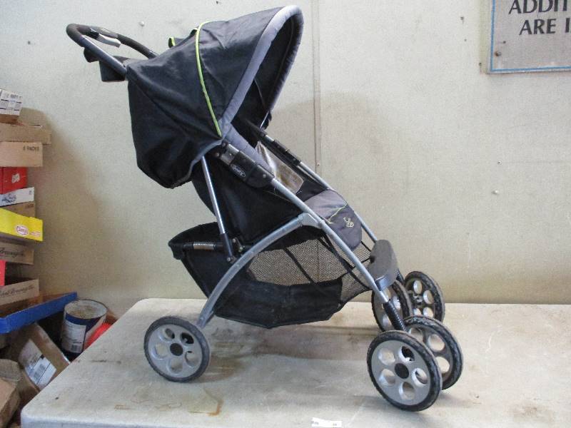 lot 30 image: Costco Juvenile Stroller