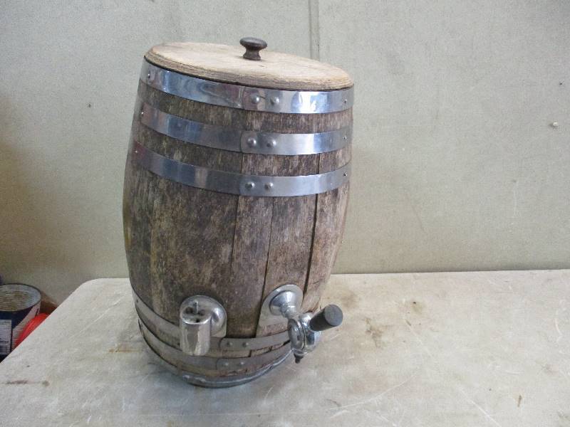 lot 35 image: Wooden Keg Dispensor