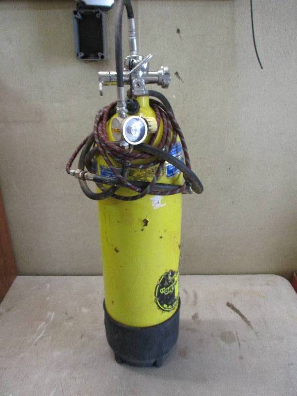 lot 41 image: Aqua Lung O2 Tank