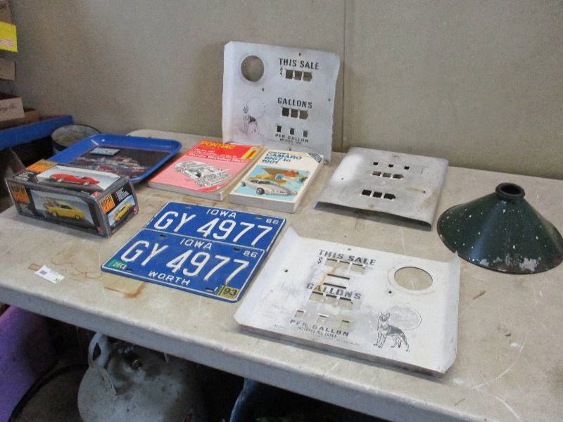 lot 55 image: Automotive Collectibles