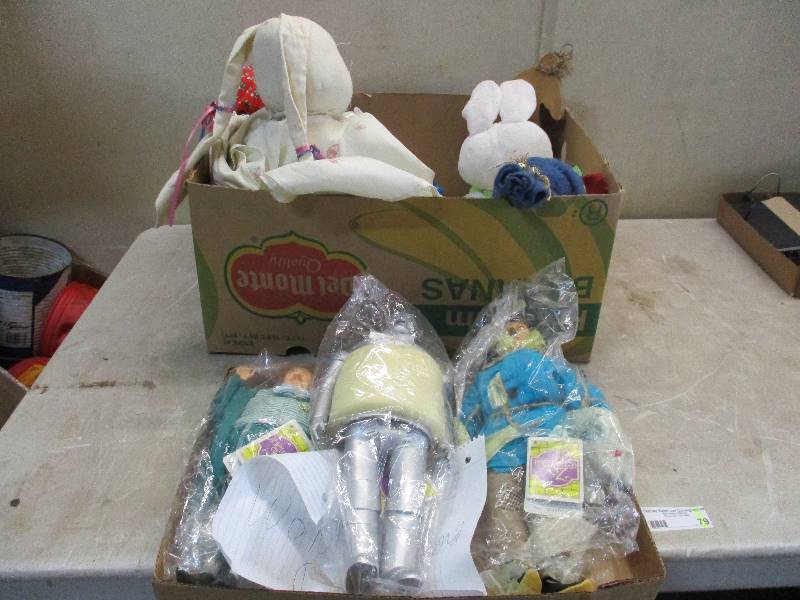 lot 79 image: Wizard of Oz Dolls