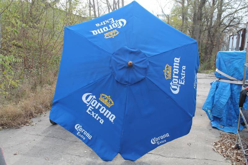 lot 33 image: Corona Patio Umbrella