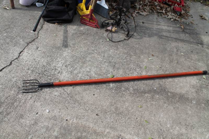 lot 40 image: Fishing Spear