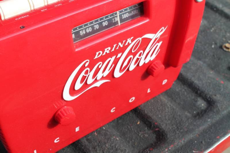 lot 30 image: Coca Cola Radio Cassette