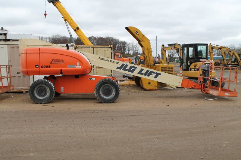 lot 2 image: Boom Lift JLG 600 S